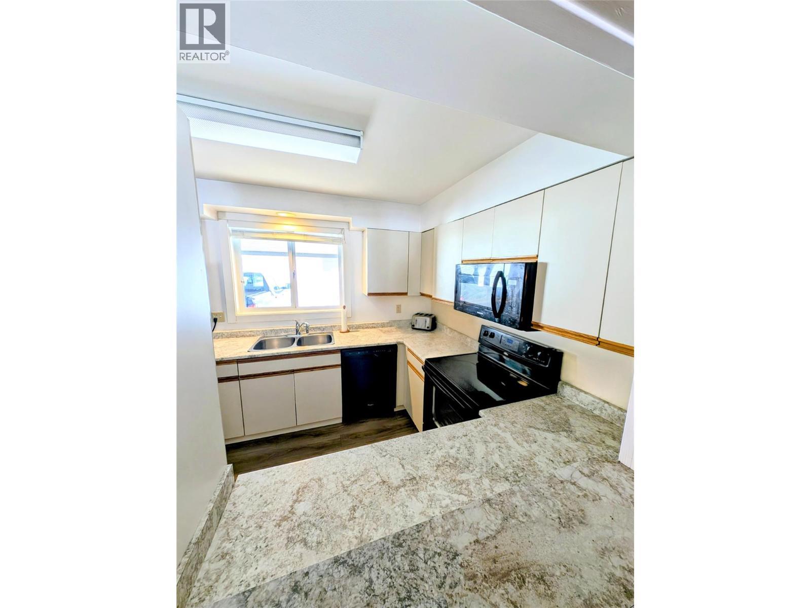 138 Clearview Road, Penticton, BC - Indoor Photo Showing Kitchen With Double Sink