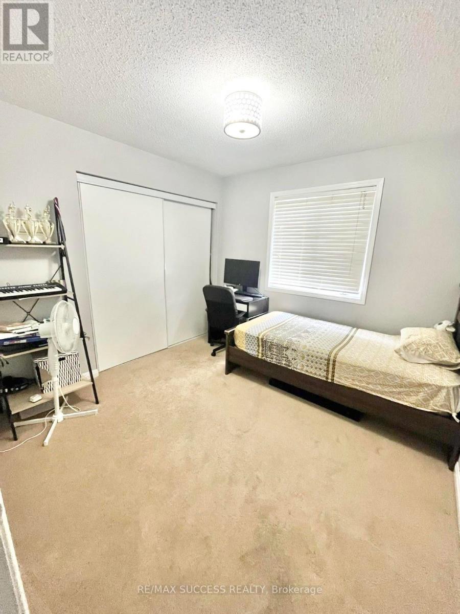 48 Mccandless Court, Milton, ON - Indoor Photo Showing Bedroom