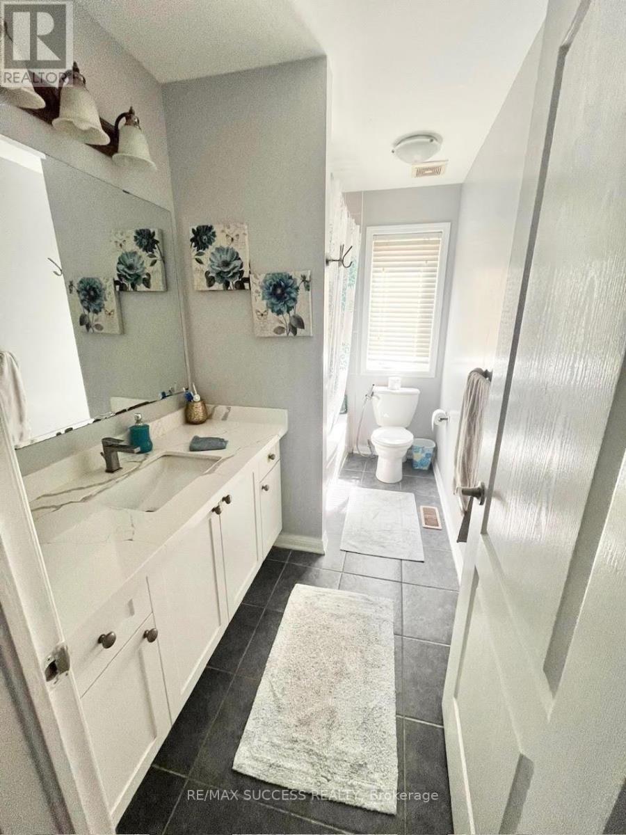 48 Mccandless Court, Milton, ON - Indoor Photo Showing Bathroom