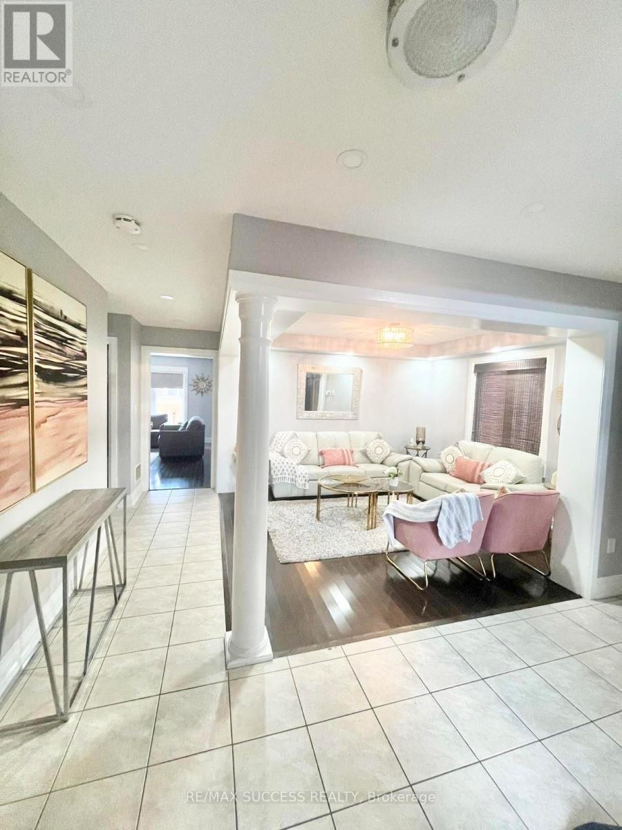 48 Mccandless Court, Milton, ON - Indoor