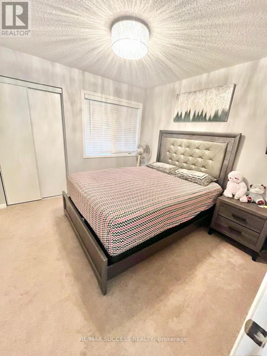 48 Mccandless Court, Milton, ON - Indoor Photo Showing Bedroom