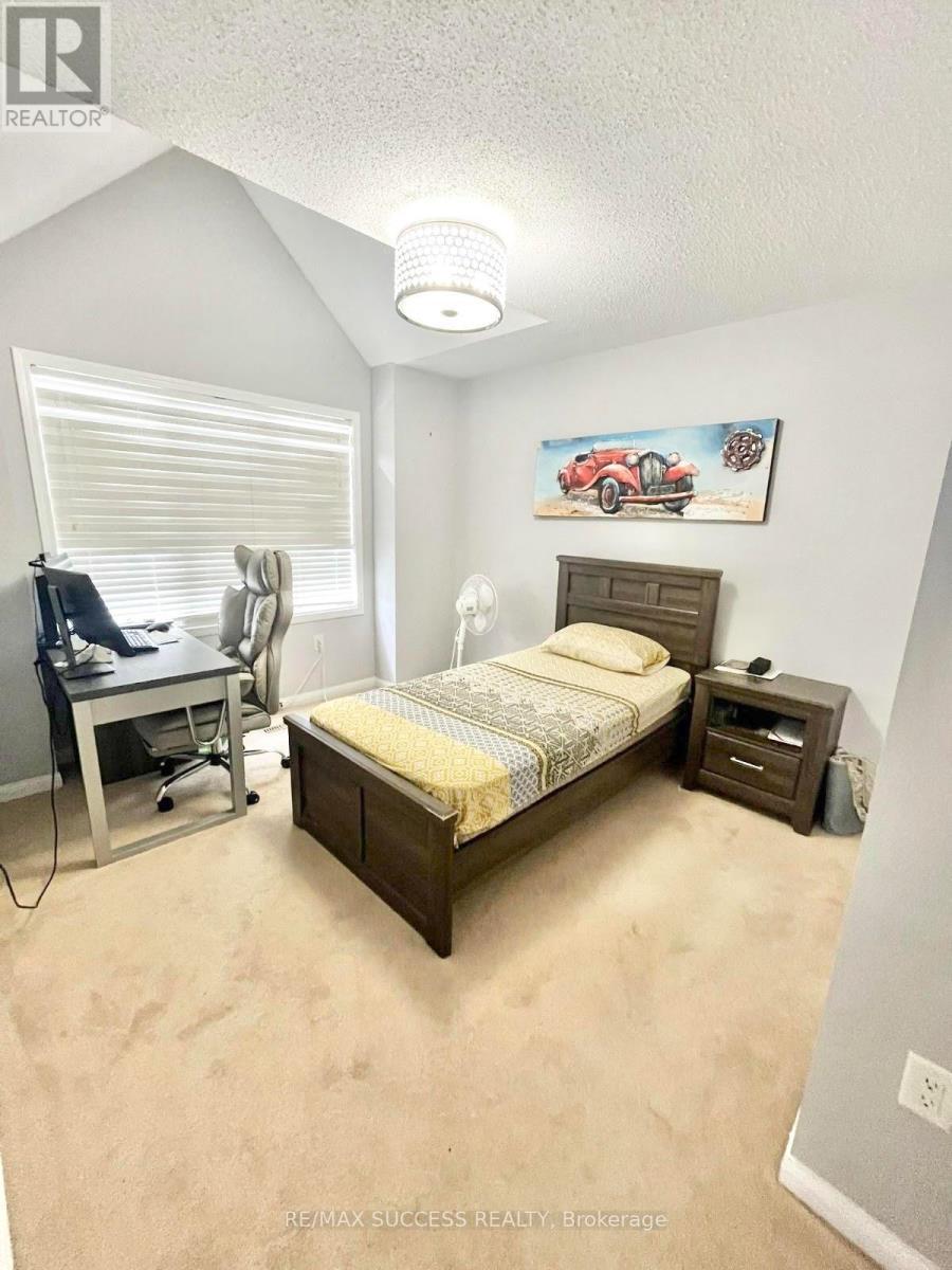 48 Mccandless Court, Milton, ON - Indoor Photo Showing Bedroom