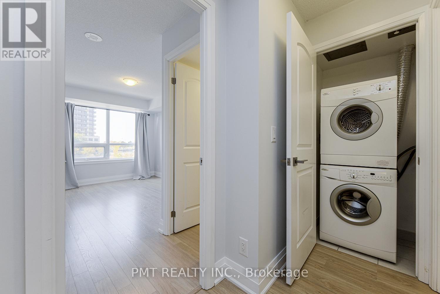 319 - 1 De Boers Drive, Toronto, ON - Indoor Photo Showing Laundry Room