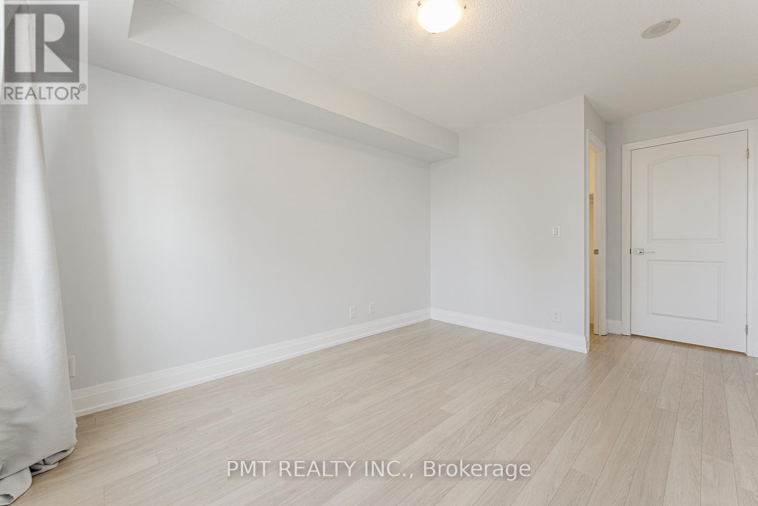 319 - 1 De Boers Drive, Toronto, ON - Indoor Photo Showing Other Room