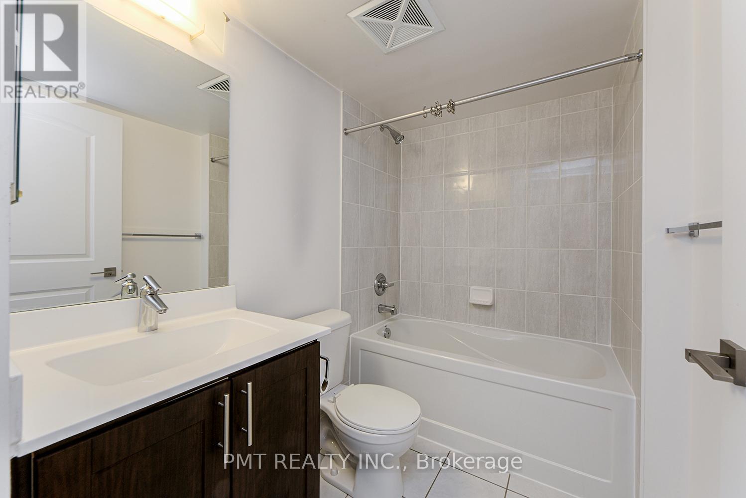 319 - 1 De Boers Drive, Toronto, ON - Indoor Photo Showing Bathroom