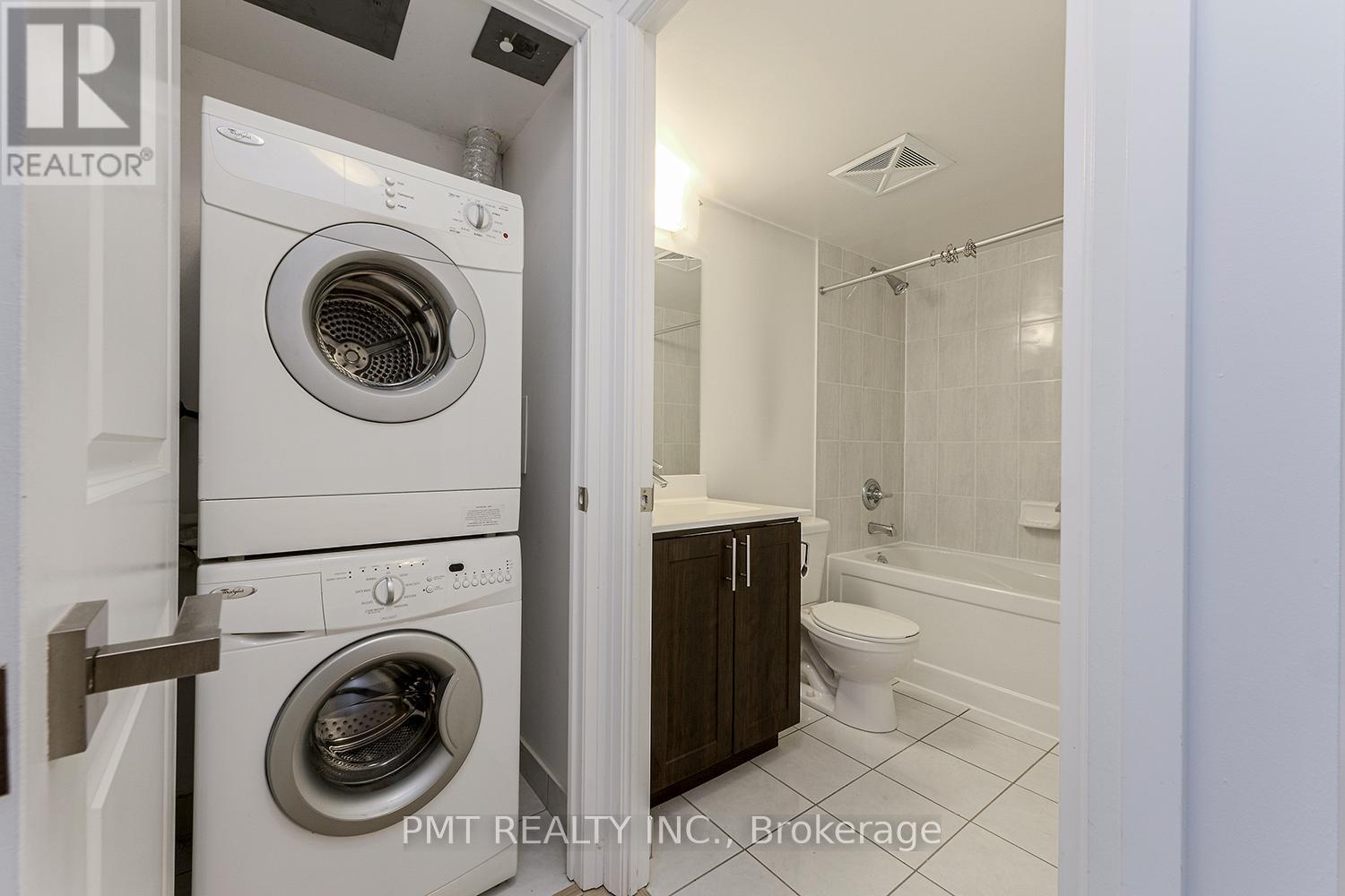 319 - 1 De Boers Drive, Toronto, ON - Indoor Photo Showing Laundry Room