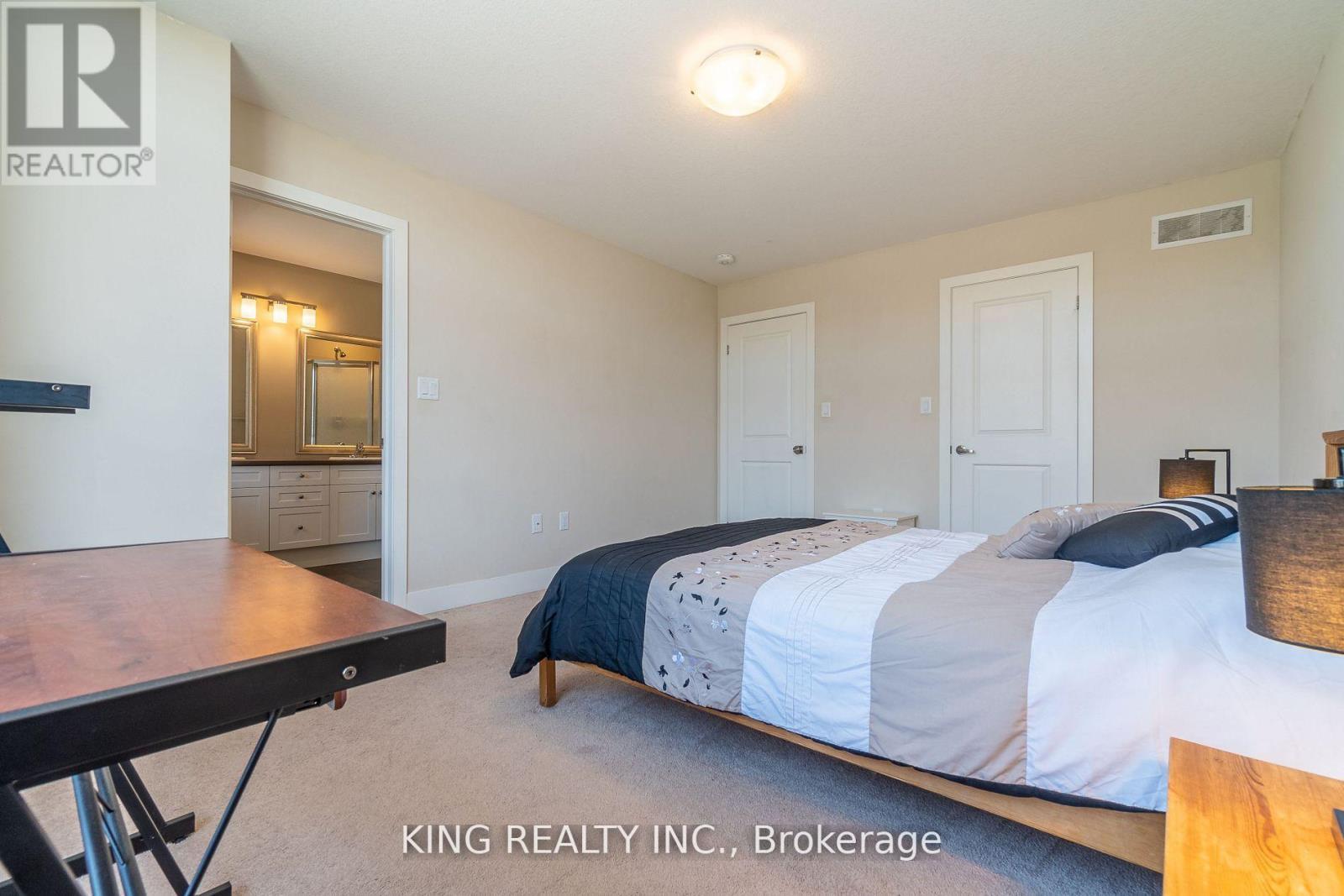 135 - 1960 Dalmagarry Road E, London North, ON - Indoor Photo Showing Bedroom
