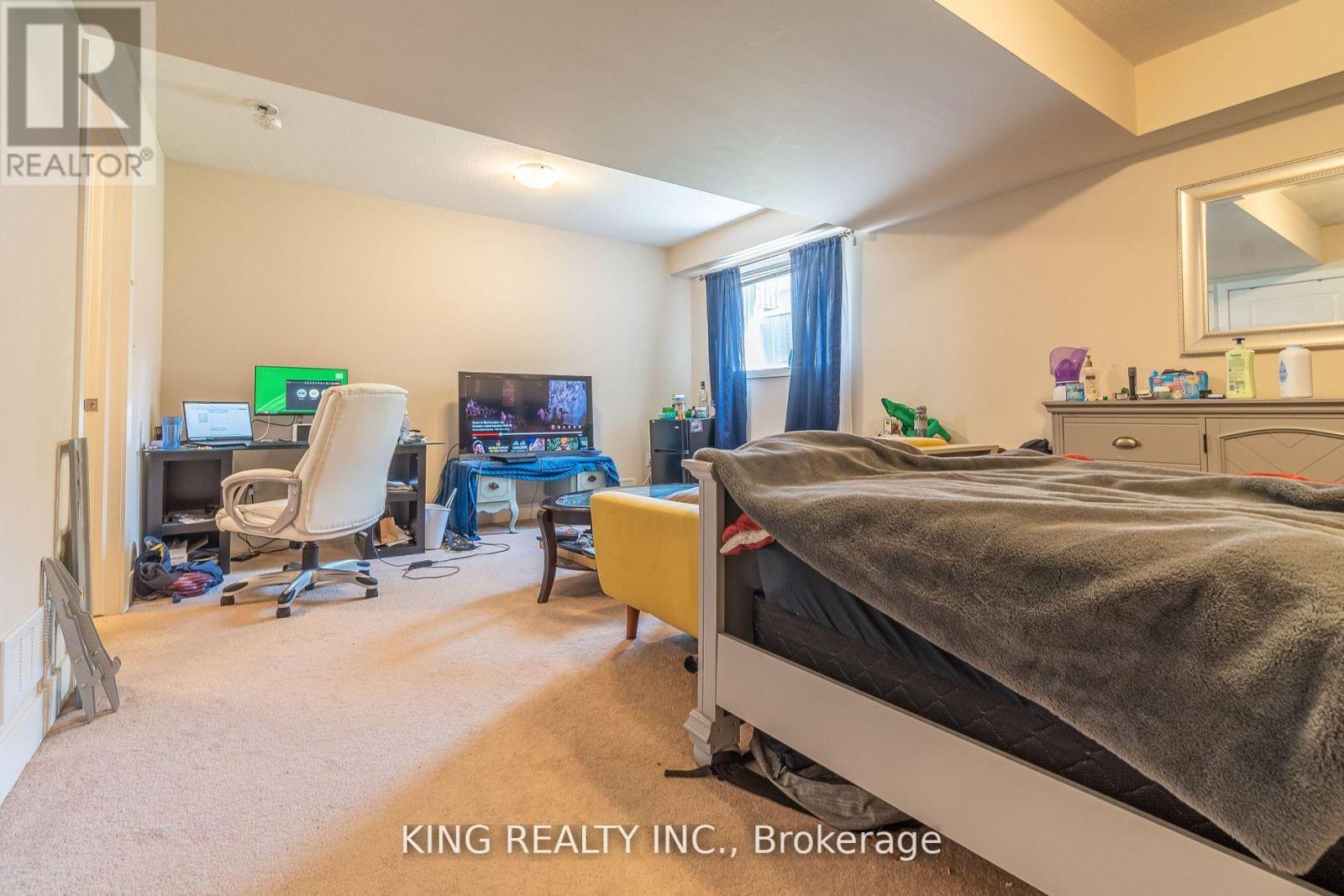 135 - 1960 Dalmagarry Road E, London North, ON - Indoor