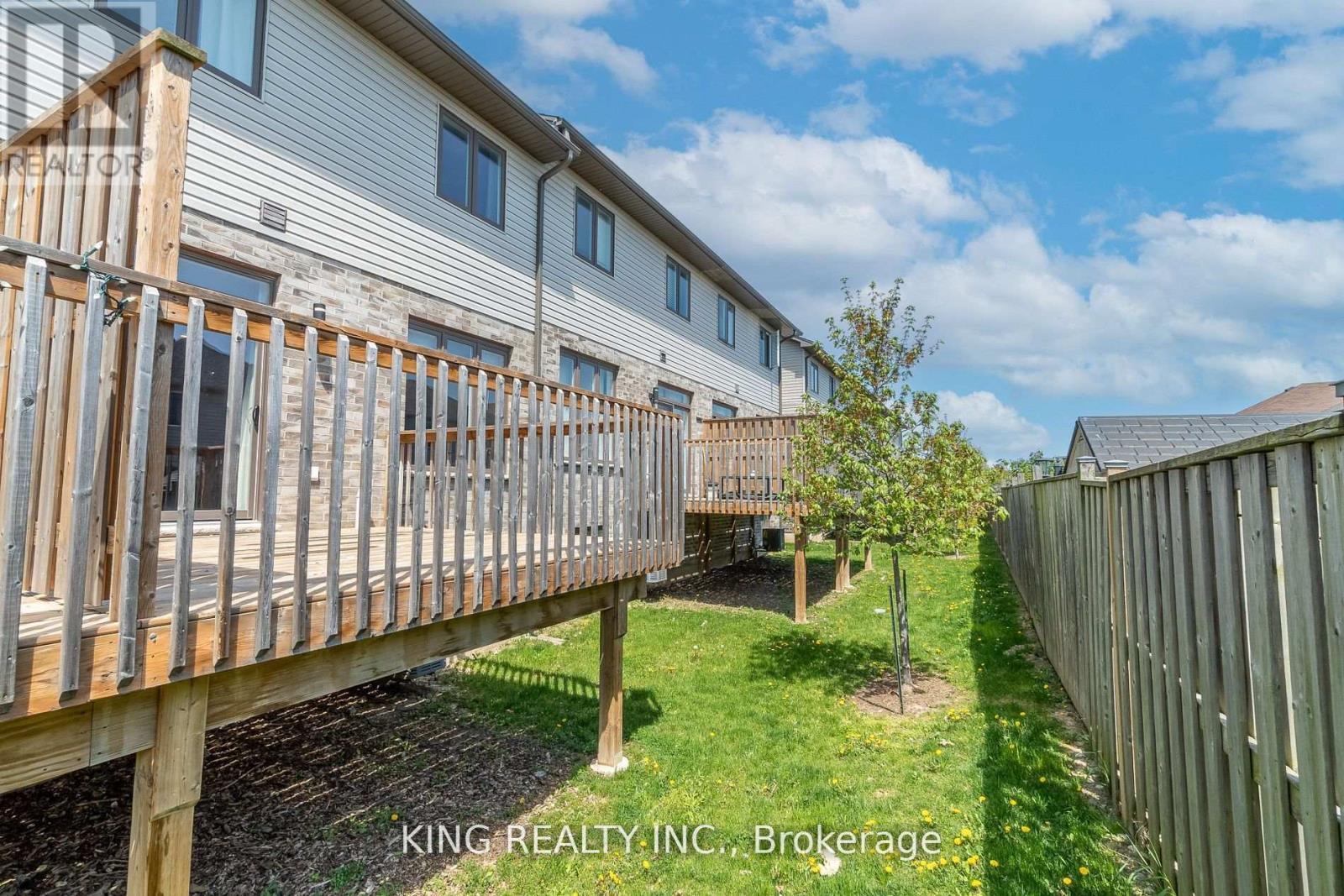 135 - 1960 Dalmagarry Road E, London North, ON - Outdoor