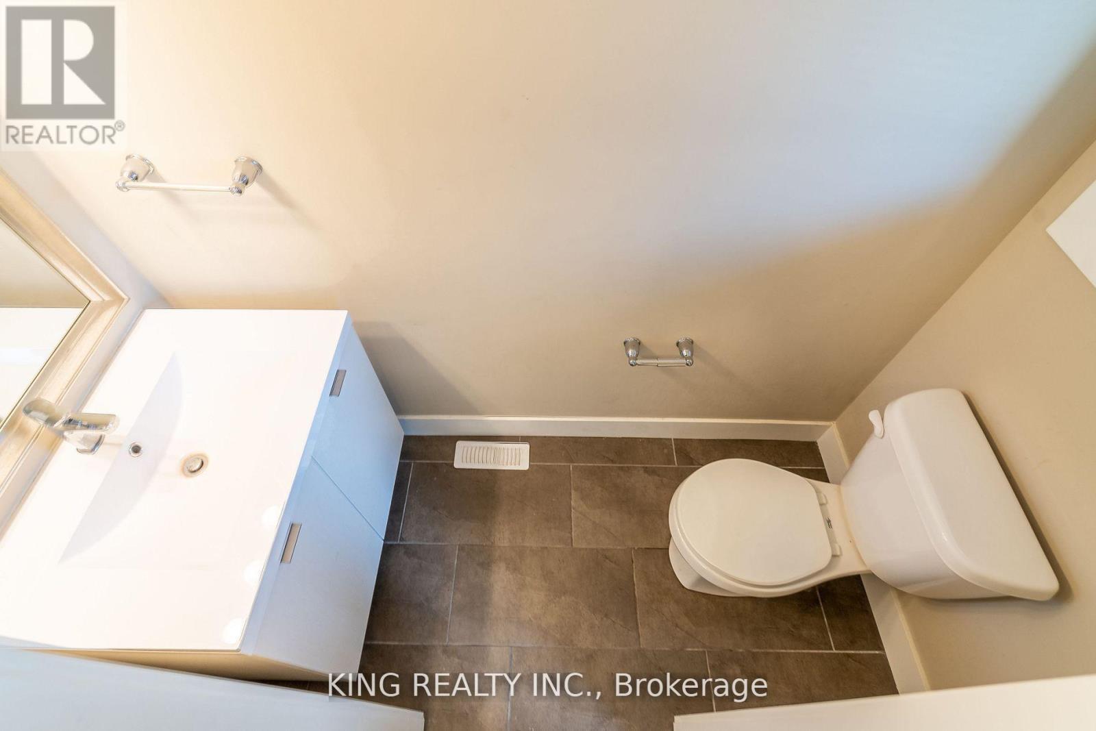 135 - 1960 Dalmagarry Road E, London North, ON - Indoor Photo Showing Laundry Room