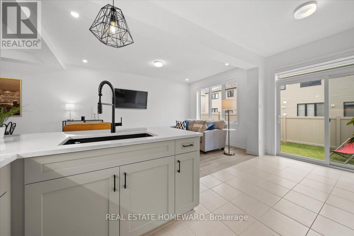 52 Kindred Row, Ottawa, ON - Indoor Photo Showing Kitchen