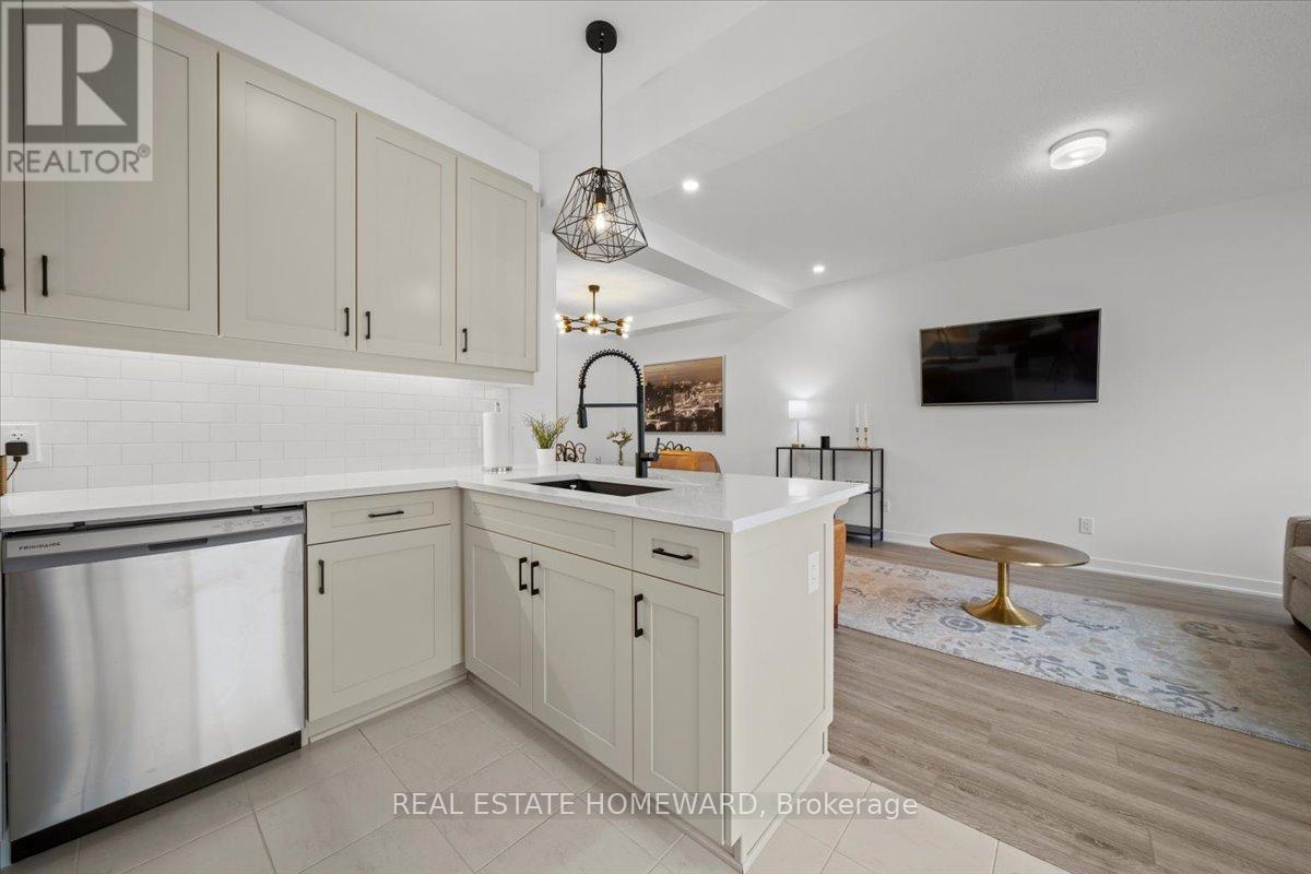 52 Kindred Row, Ottawa, ON - Indoor Photo Showing Kitchen