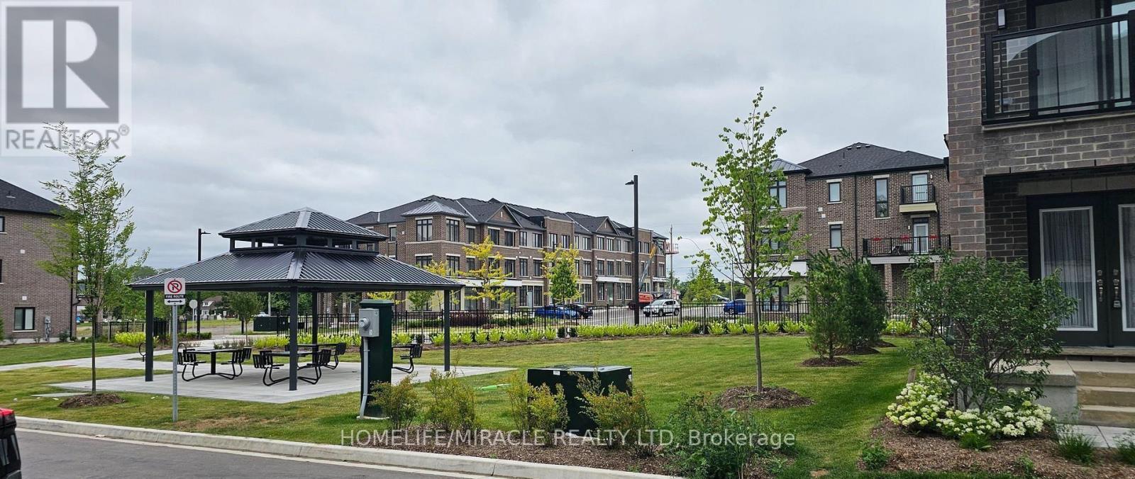 914 - 585 Colborne Street, Brantford, ON - Outdoor