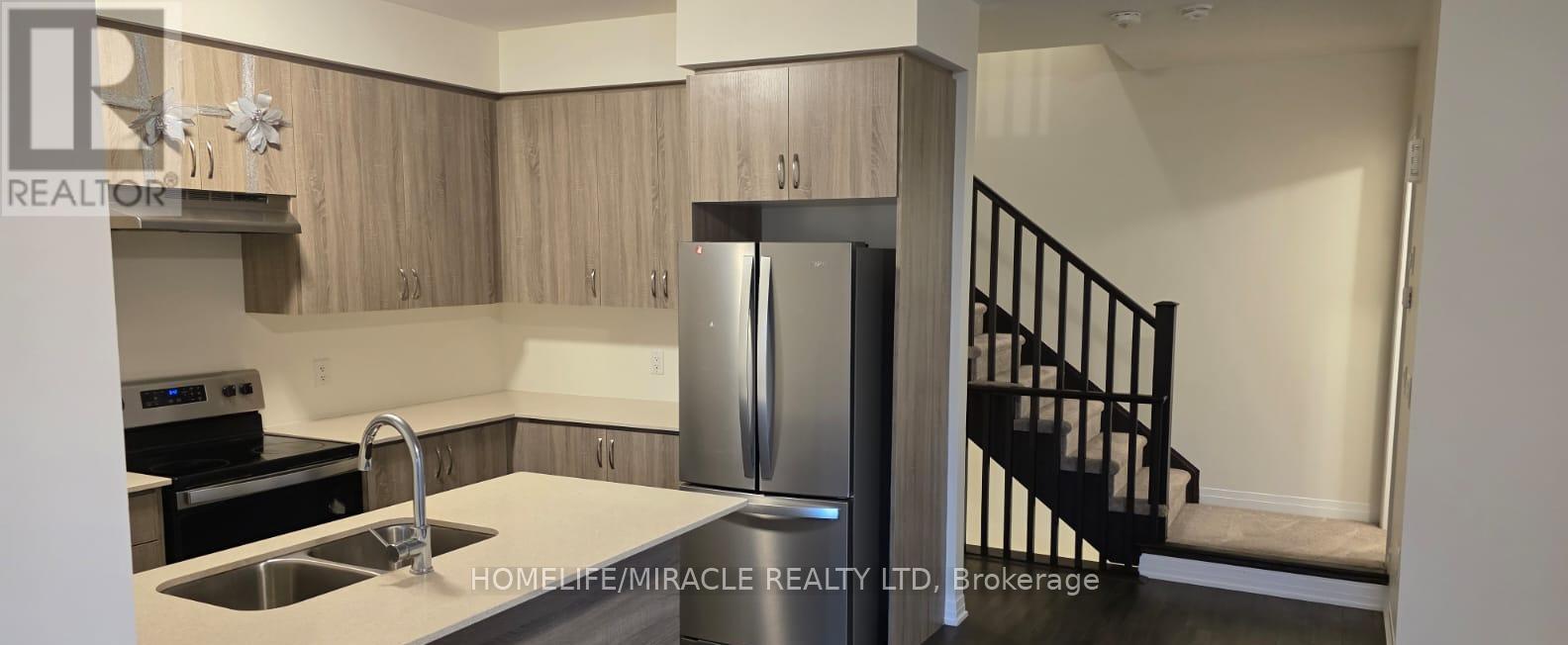 914 - 585 Colborne Street, Brantford, ON - Indoor Photo Showing Kitchen With Stainless Steel Kitchen With Double Sink With Upgraded Kitchen