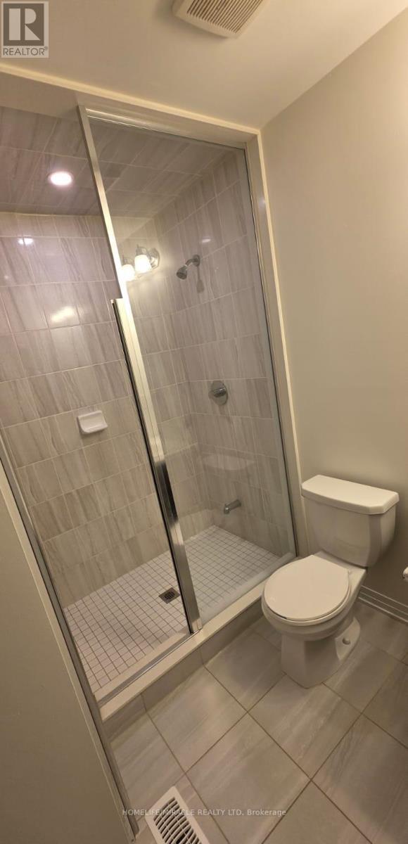 914 - 585 Colborne Street, Brantford, ON - Indoor Photo Showing Bathroom