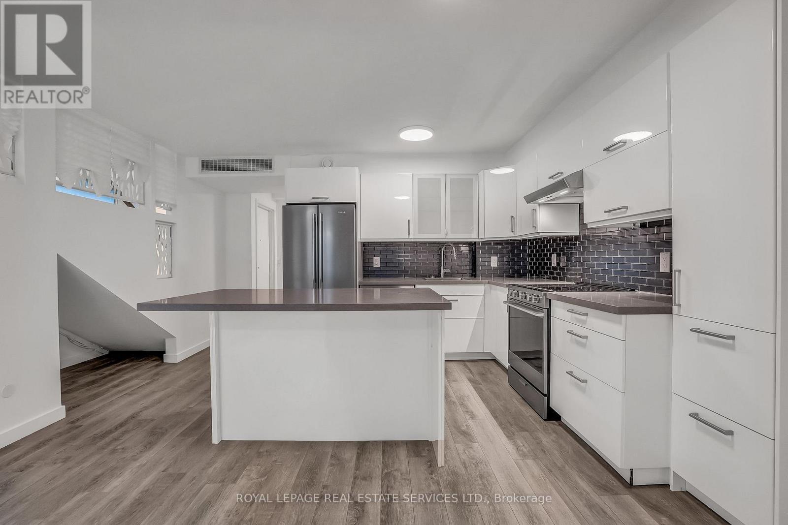A - 439 Winona Drive, Toronto, ON - Indoor Photo Showing Kitchen With Upgraded Kitchen