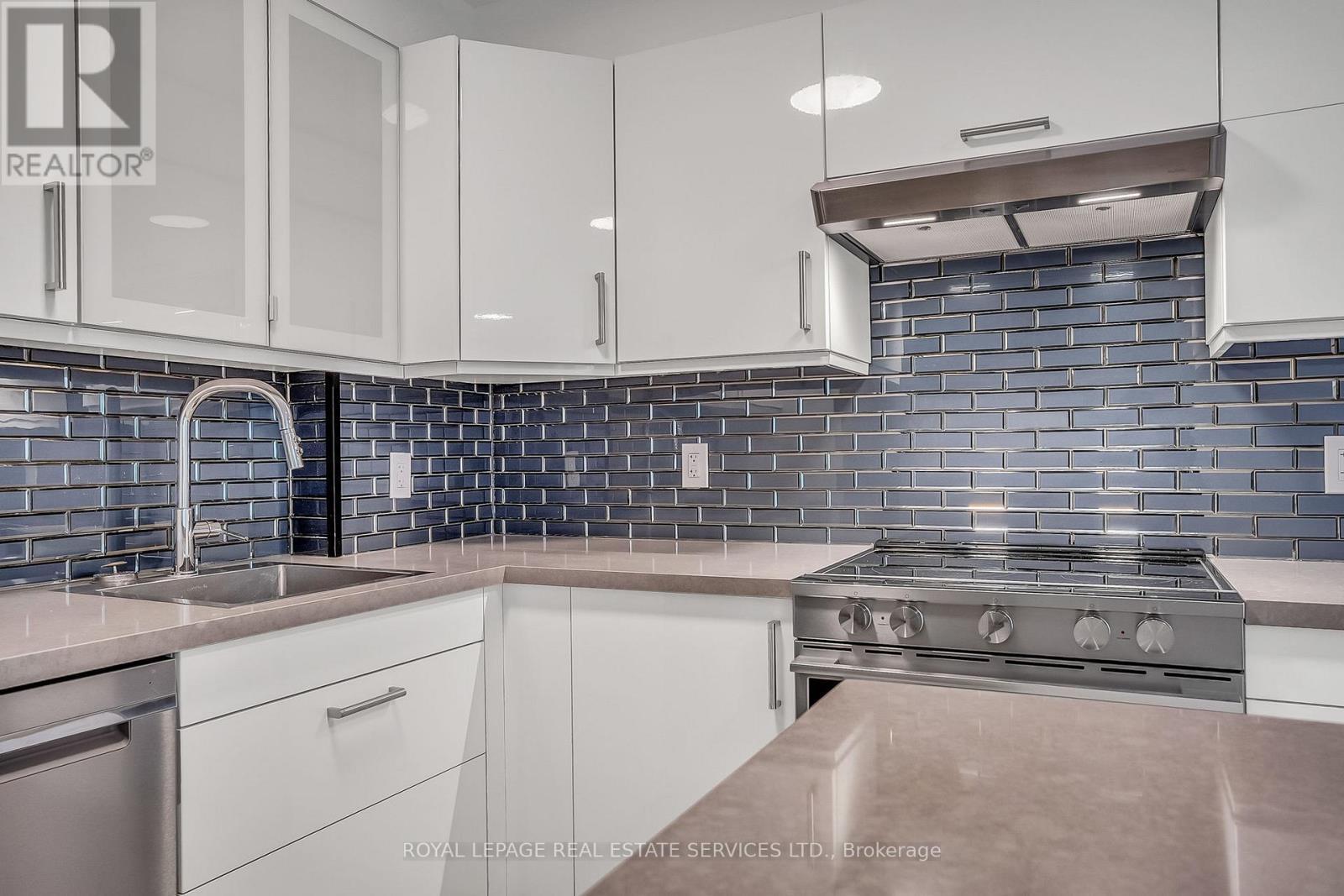 A - 439 Winona Drive, Toronto, ON - Indoor Photo Showing Kitchen With Upgraded Kitchen
