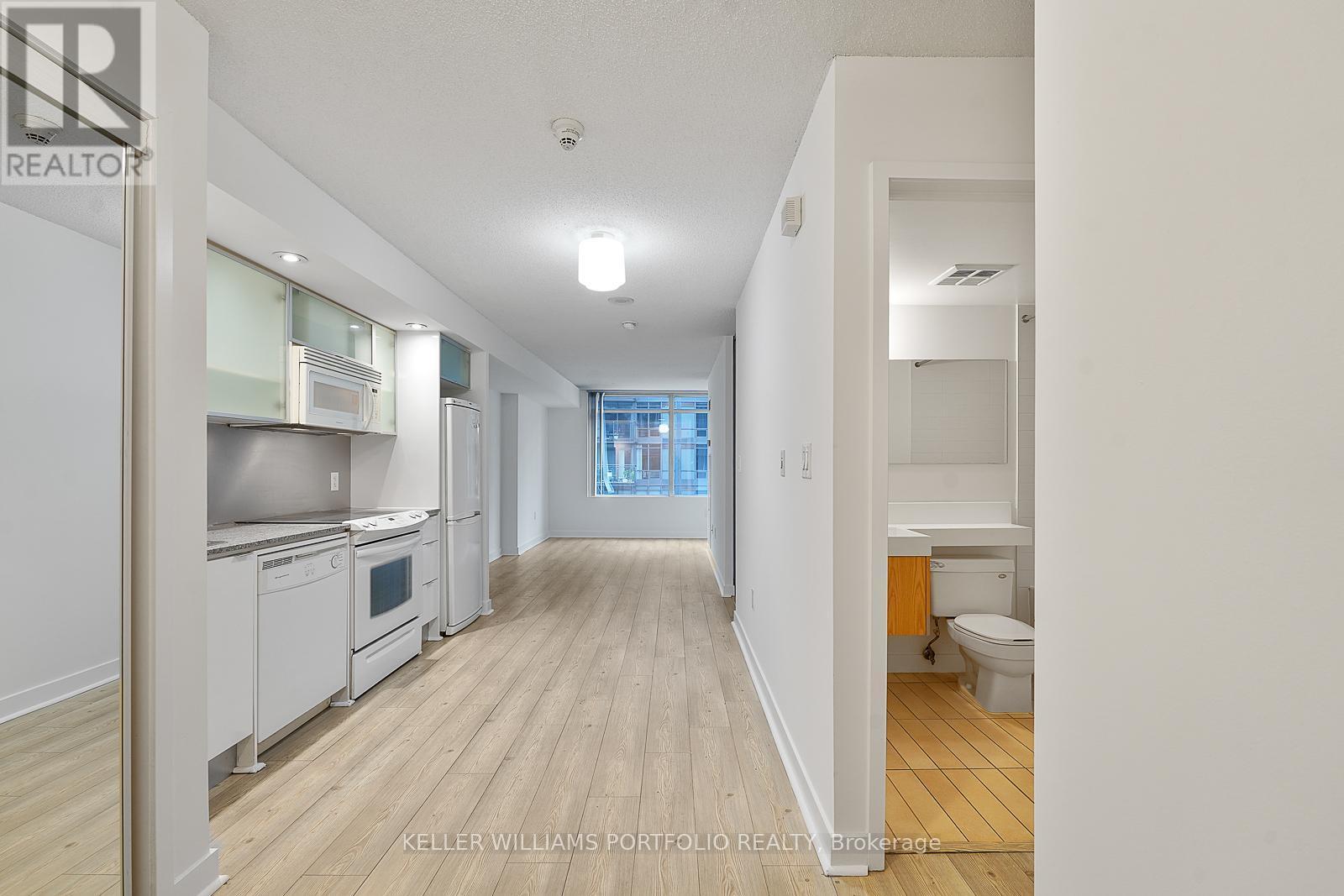 1505 - 25 Telegram Mews, Toronto, ON - Indoor Photo Showing Kitchen