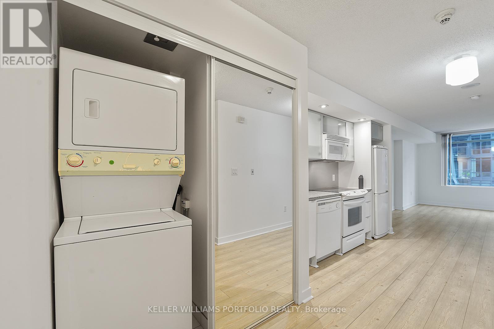 1505 - 25 Telegram Mews, Toronto, ON - Indoor Photo Showing Laundry Room