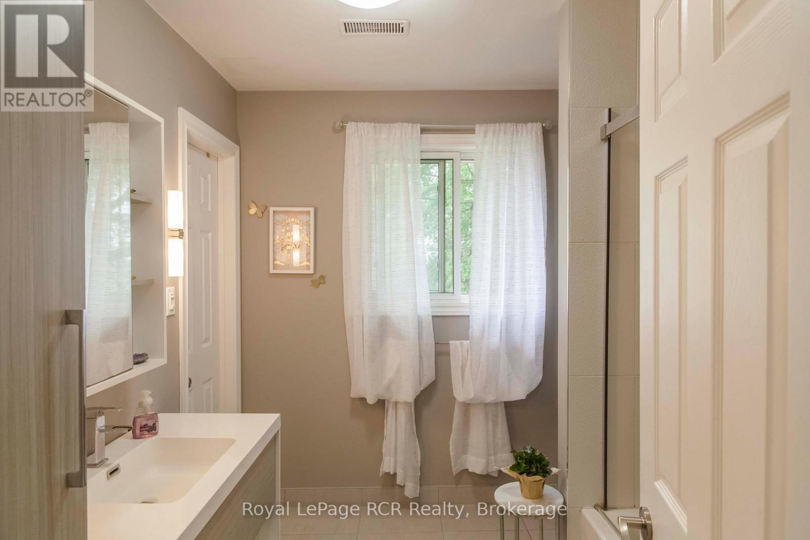 202122 21 Highway, Georgian Bluffs, ON