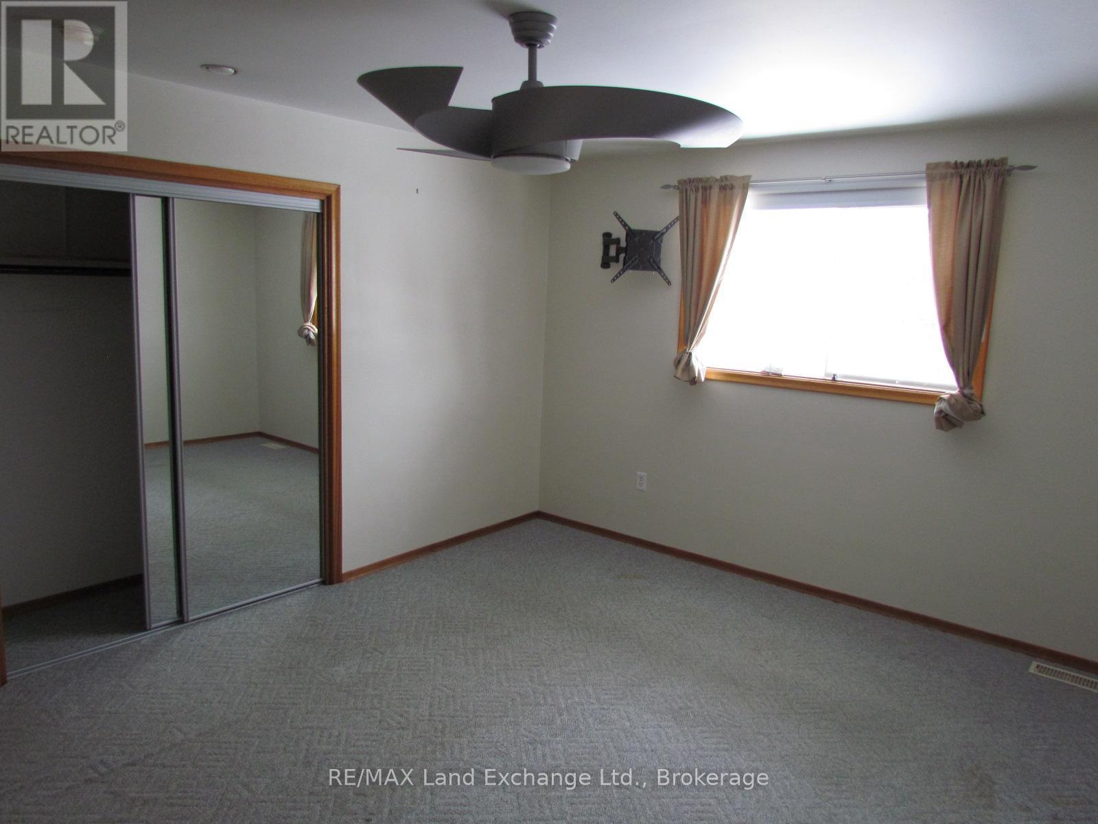 251 4Th Avenue, Hanover, ON - Indoor Photo Showing Other Room