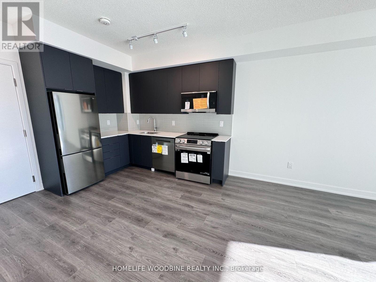 713 - 225 Malta Avenue, Brampton, ON - Indoor Photo Showing Kitchen