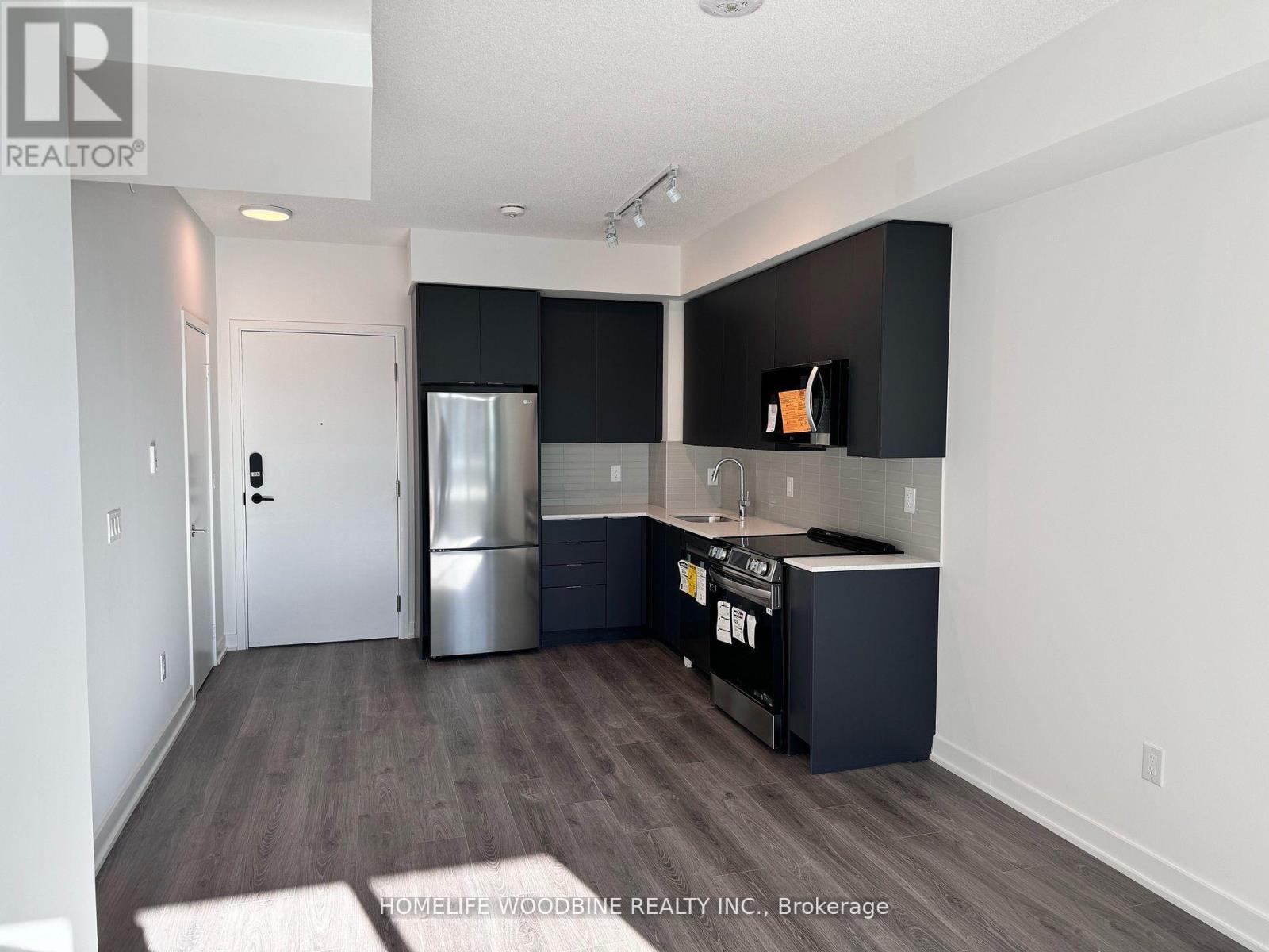 713 - 225 Malta Avenue, Brampton, ON - Indoor Photo Showing Kitchen