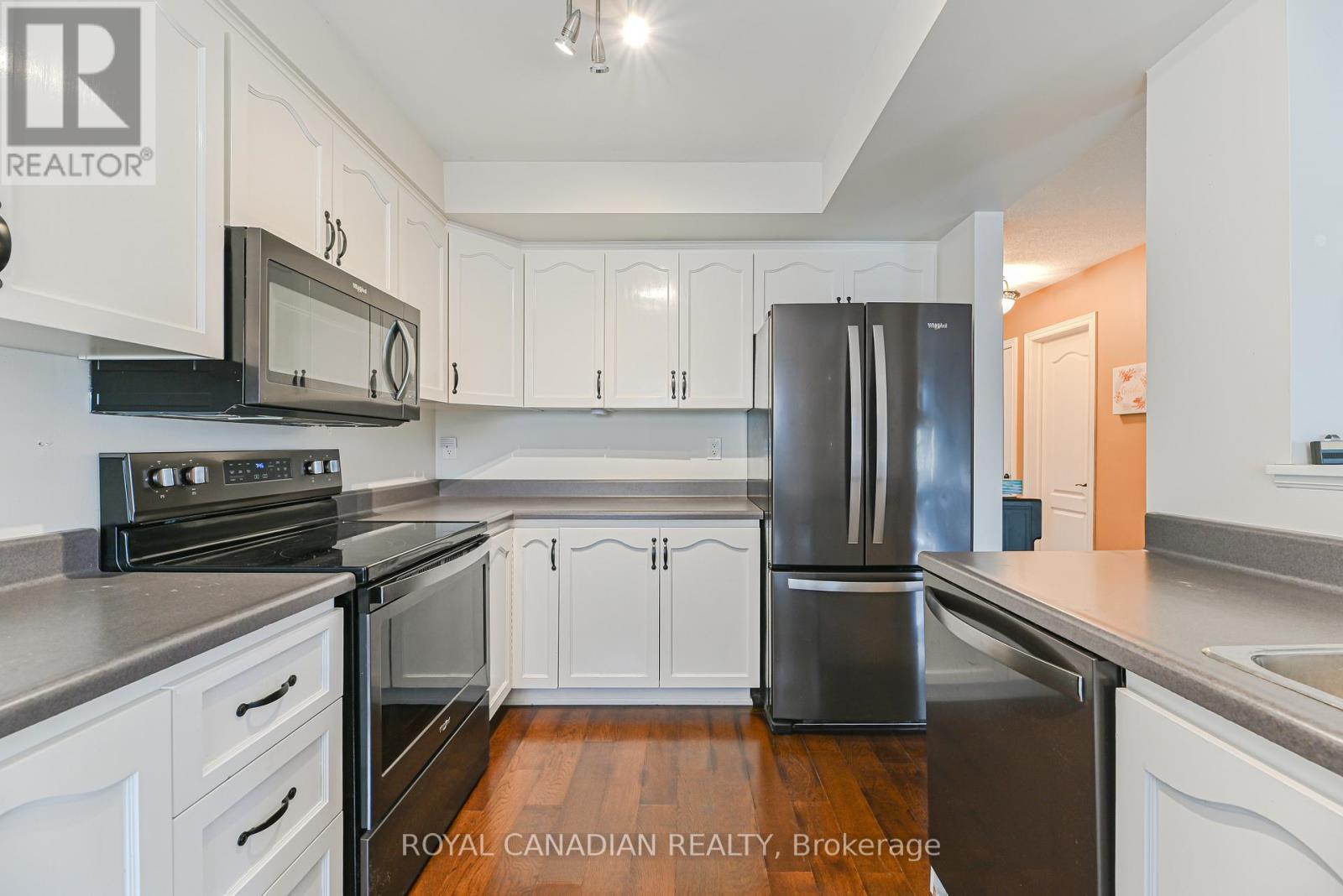 53 - 311 Highway 8, Hamilton, ON - Indoor Photo Showing Kitchen