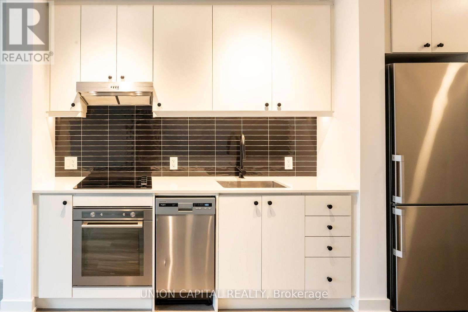 507 - 9 Tecumseth Street, Toronto, ON - Indoor Photo Showing Kitchen