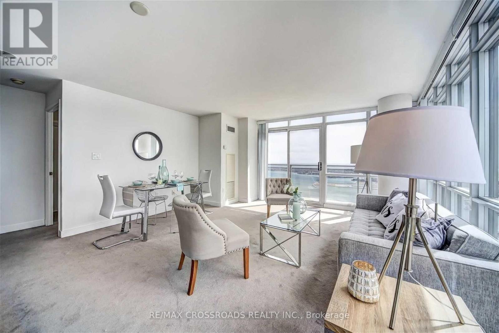 4712 - 15 Fort York Boulevard, Toronto, ON - Indoor Photo Showing Living Room