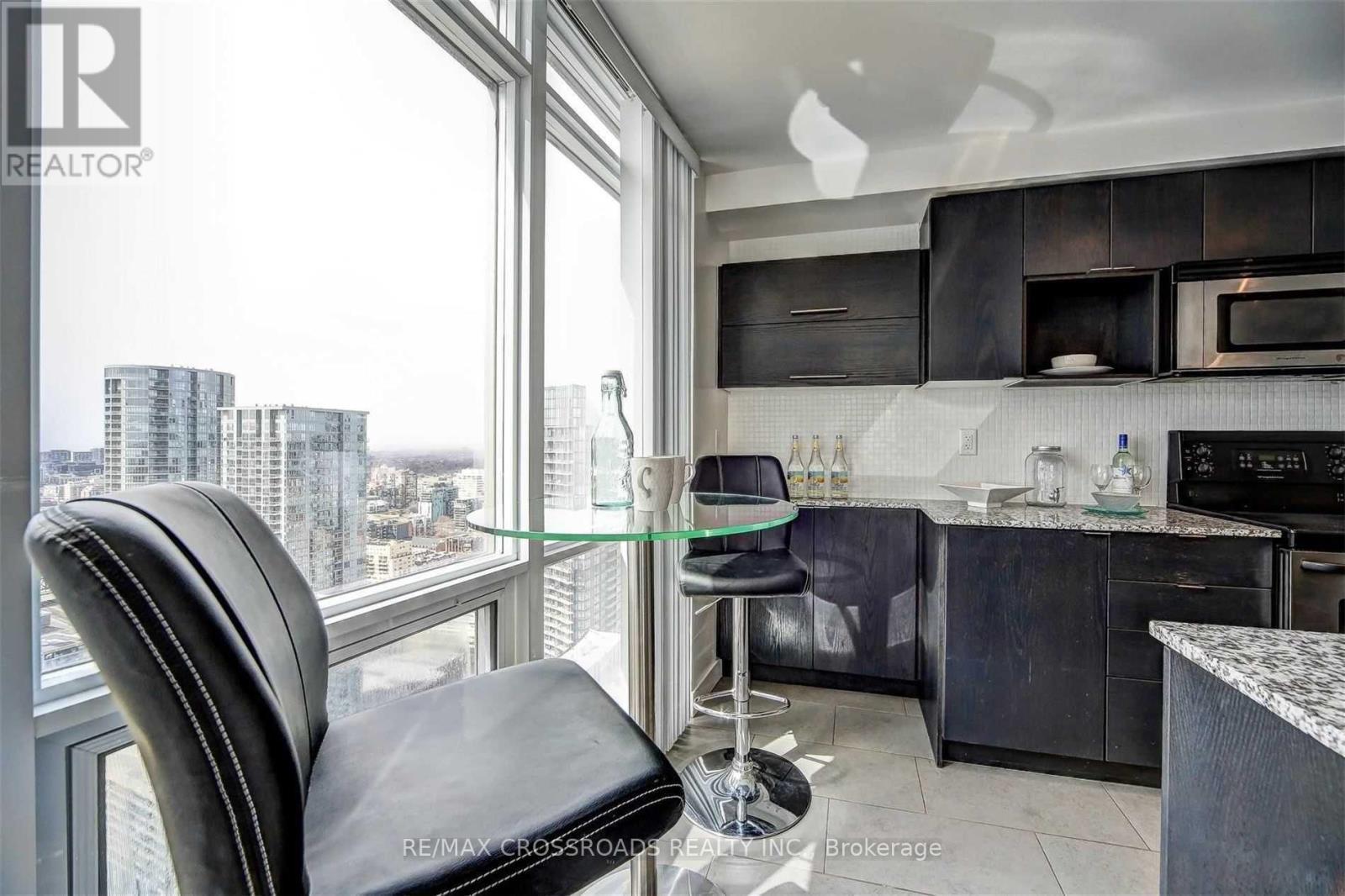 4712 - 15 Fort York Boulevard, Toronto, ON - Indoor Photo Showing Kitchen