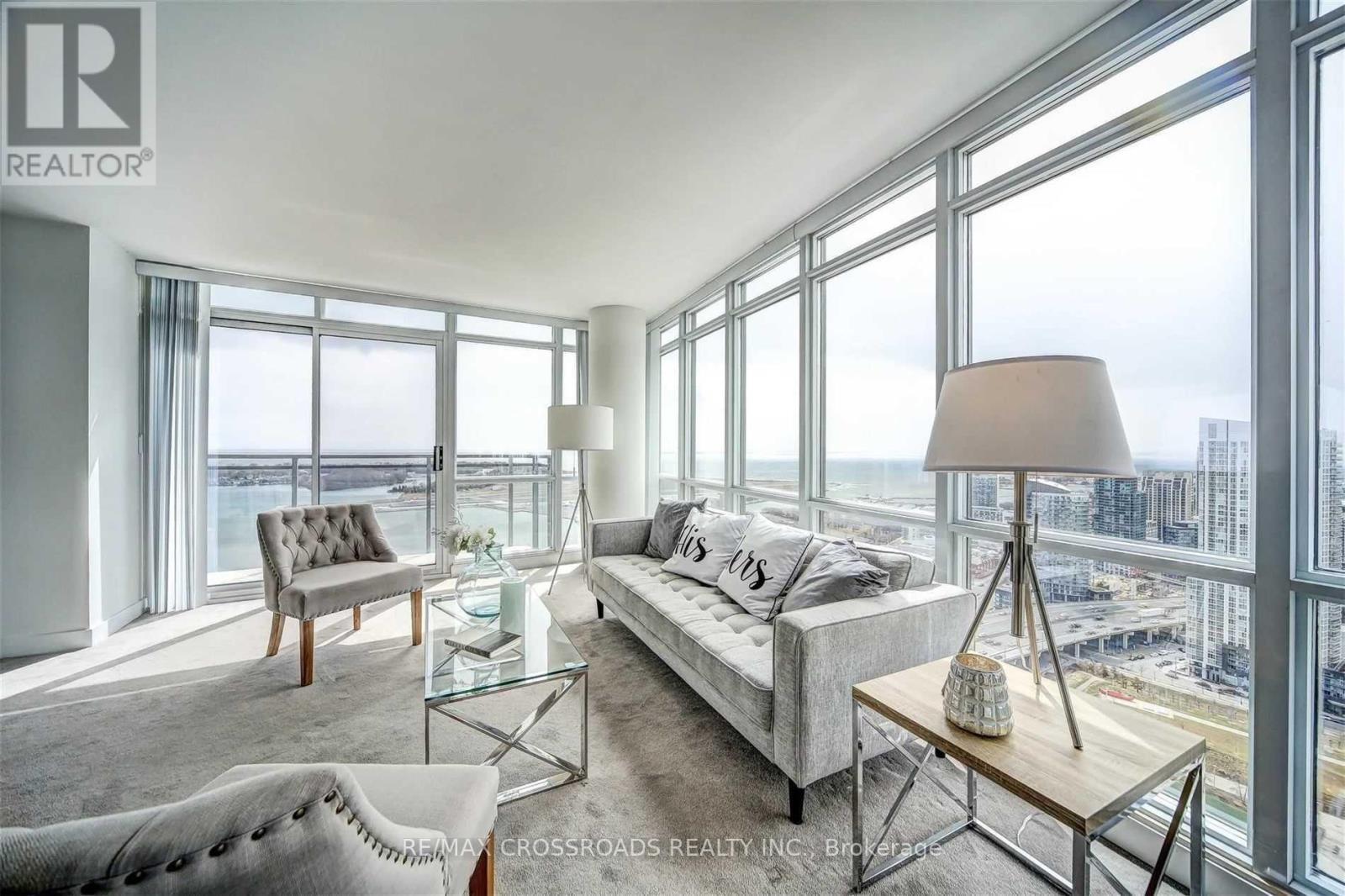 4712 - 15 Fort York Boulevard, Toronto, ON - Indoor Photo Showing Living Room