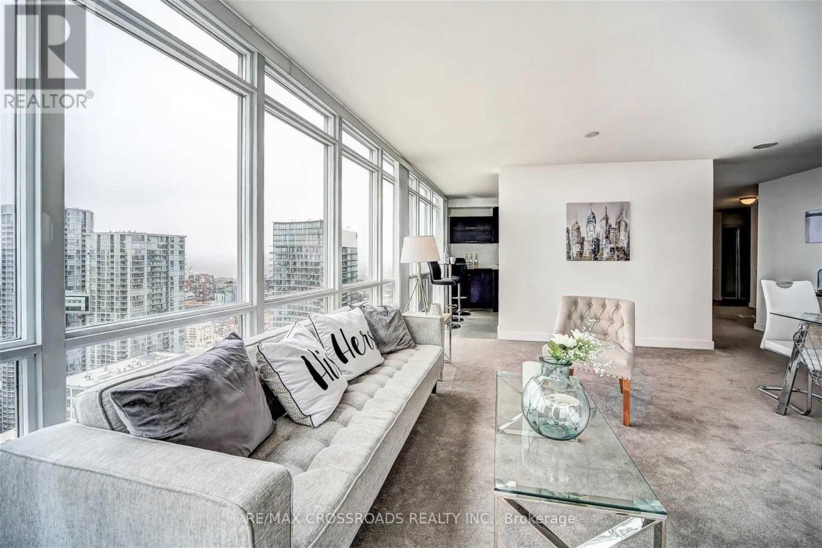 4712 - 15 Fort York Boulevard, Toronto, ON - Indoor Photo Showing Living Room