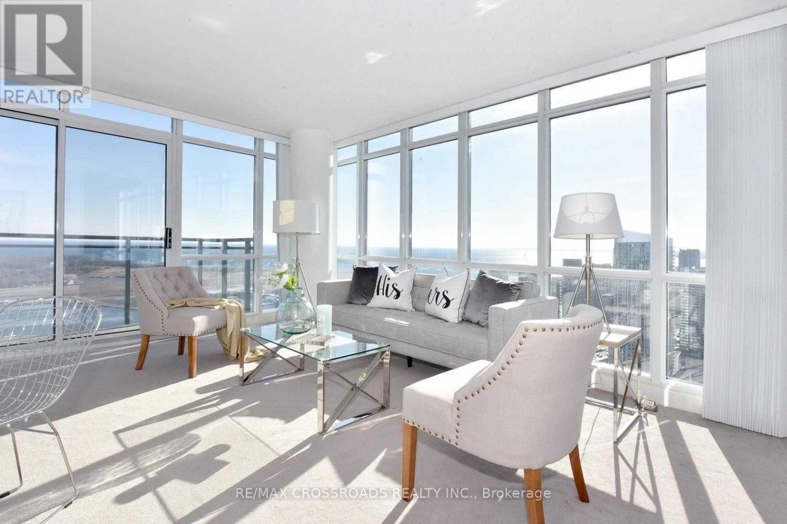 4712 - 15 Fort York Boulevard, Toronto, ON - Indoor Photo Showing Living Room