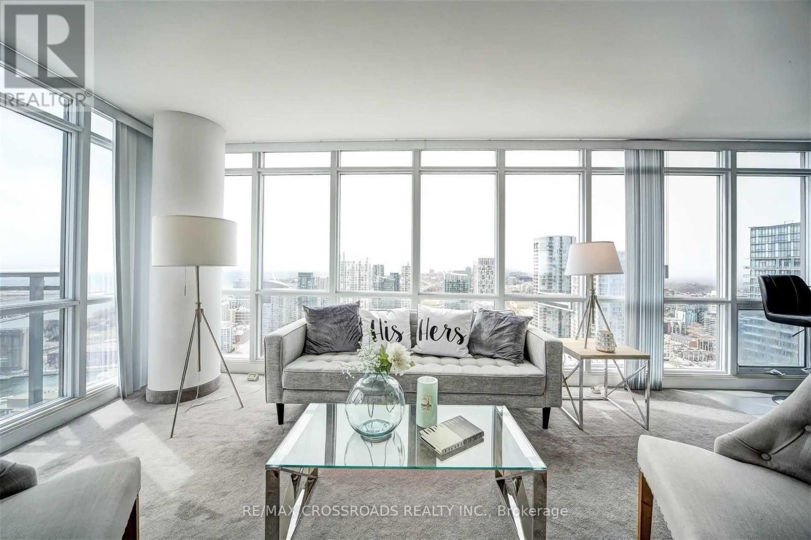 4712 - 15 Fort York Boulevard, Toronto, ON - Indoor Photo Showing Living Room