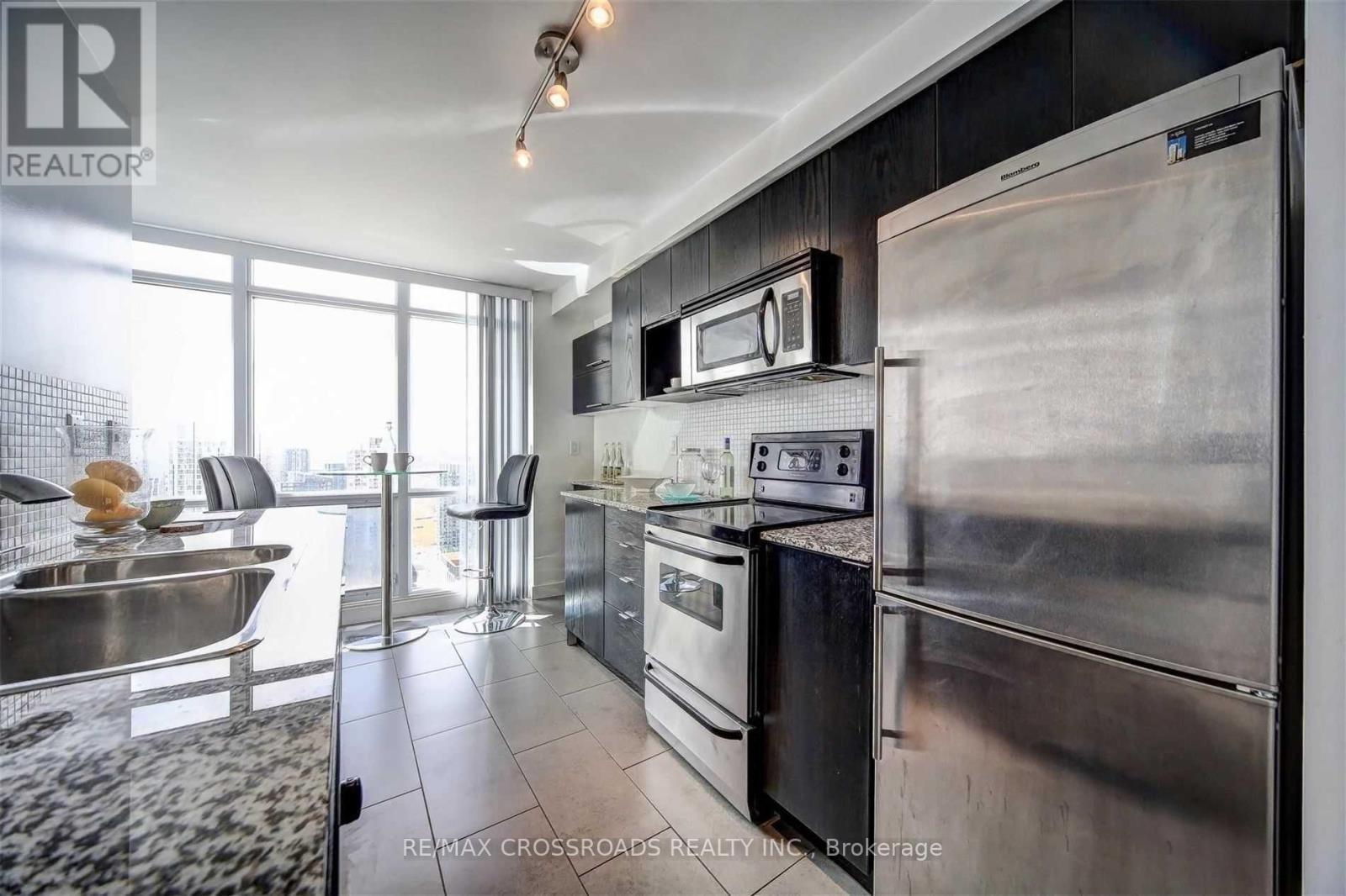 4712 - 15 Fort York Boulevard, Toronto, ON - Indoor Photo Showing Kitchen With Double Sink
