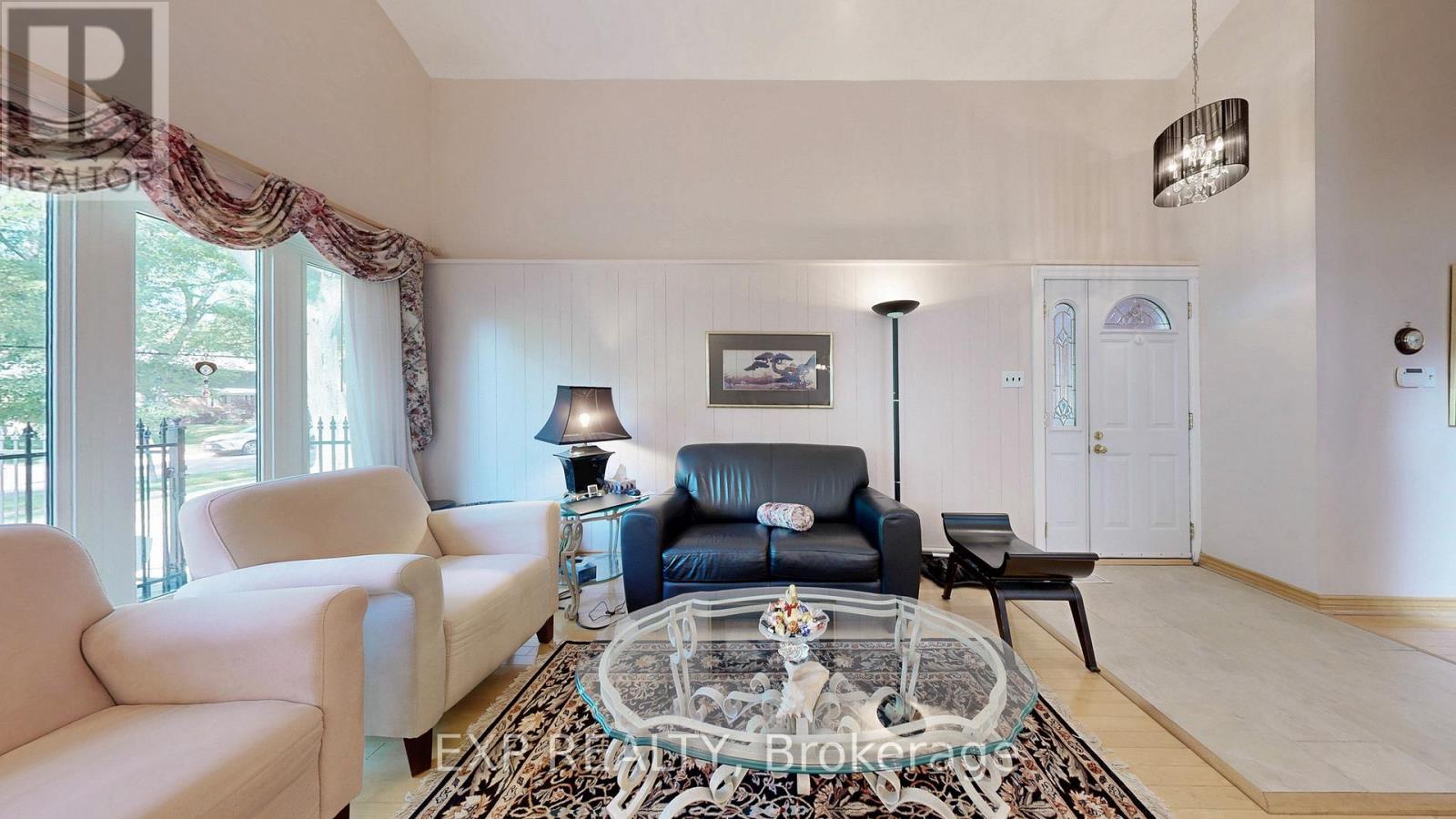 6 Abbottswood Road, Toronto, ON - Indoor Photo Showing Living Room