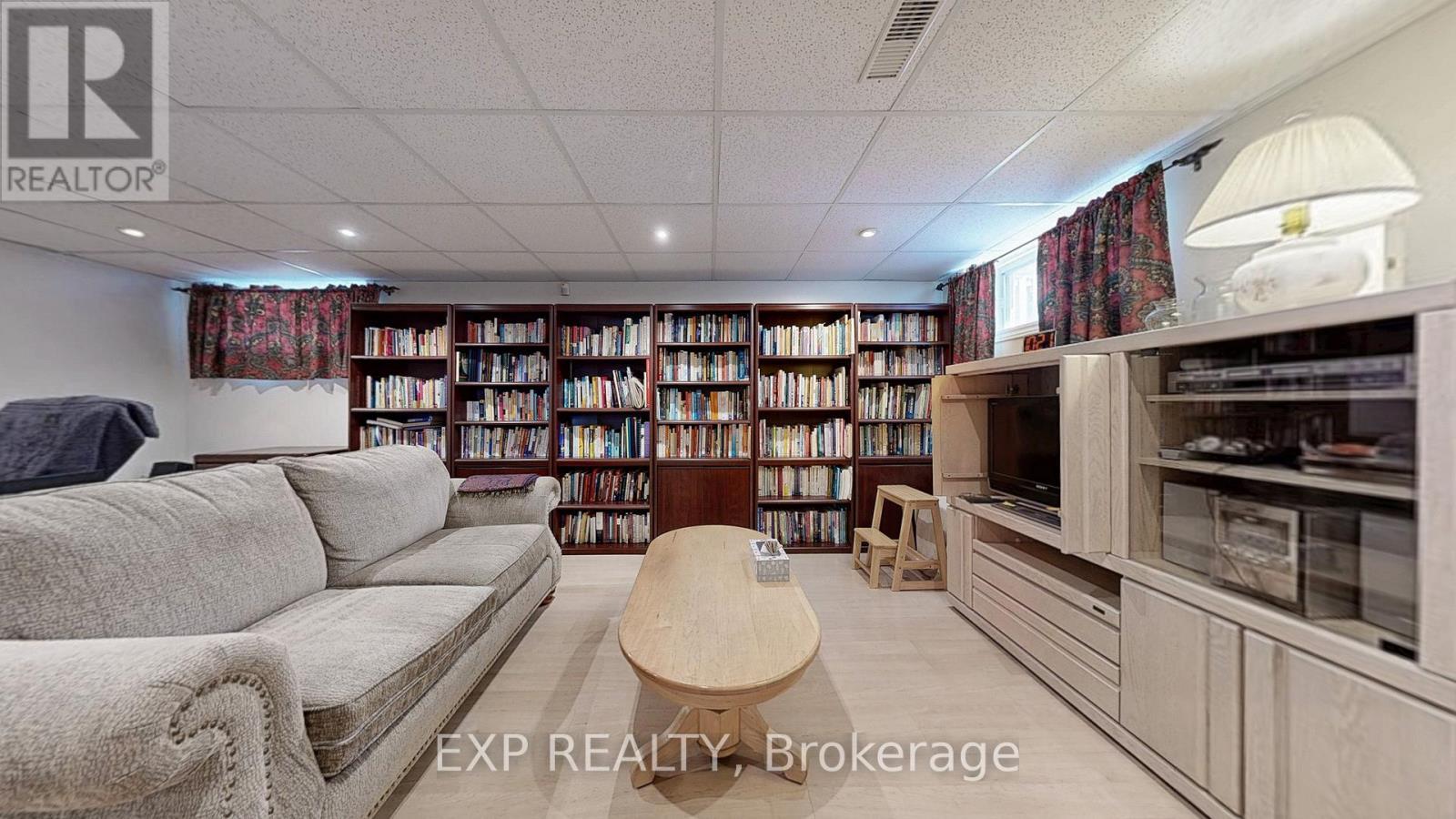 6 Abbottswood Road, Toronto, ON - Indoor