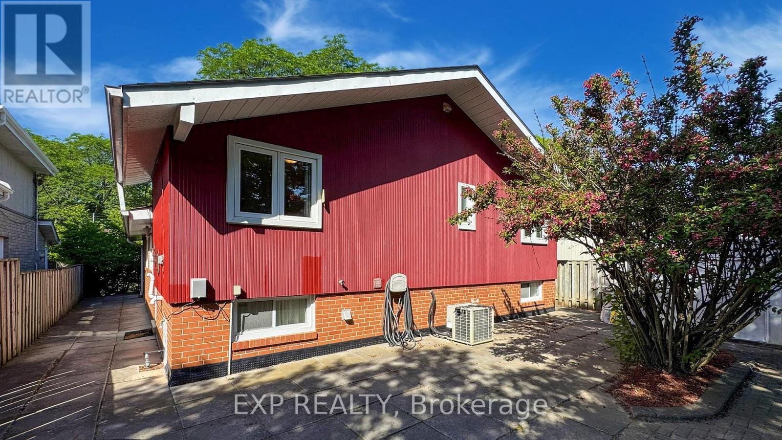 6 Abbottswood Road, Toronto, ON - Outdoor