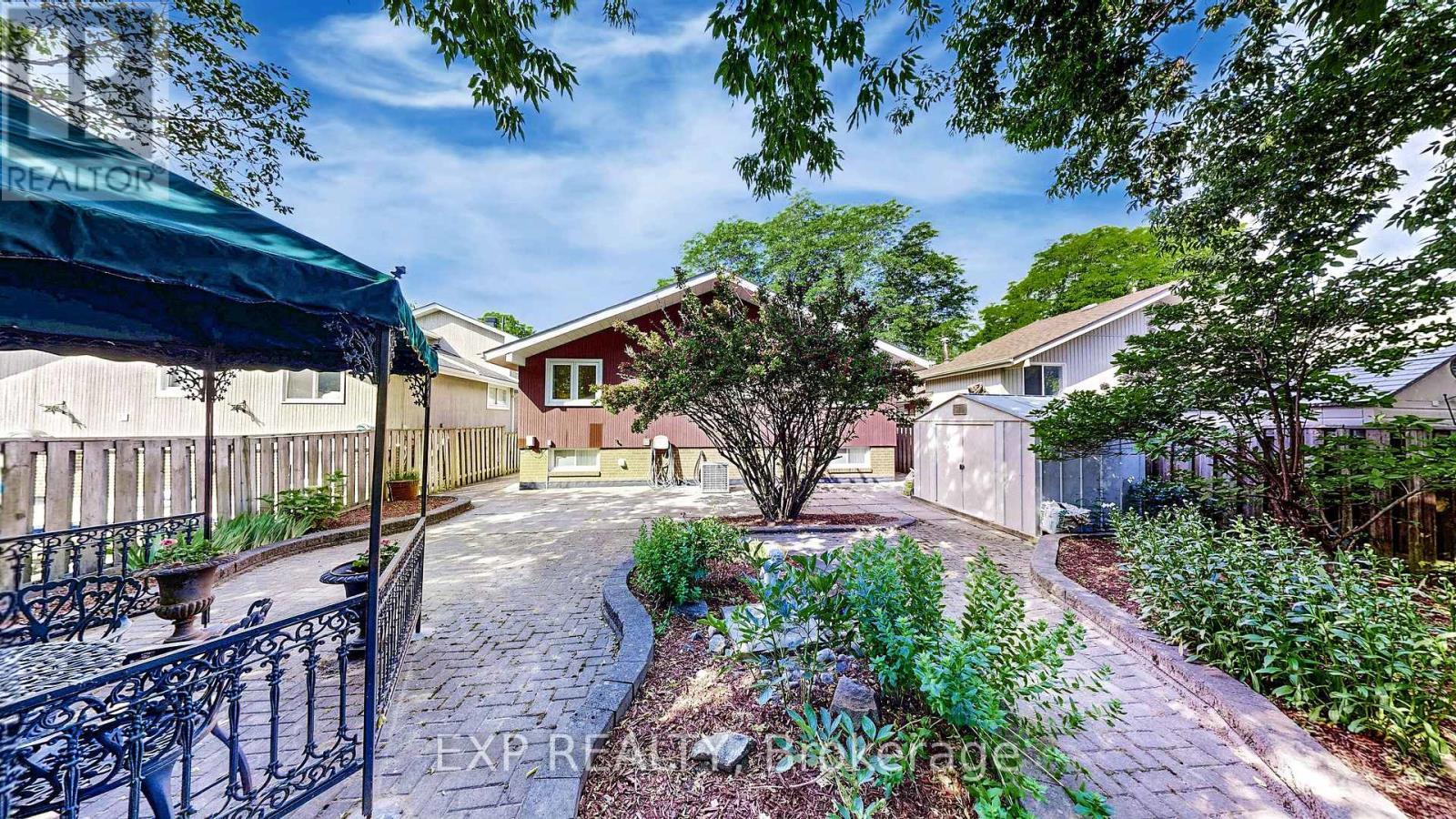 6 Abbottswood Road, Toronto, ON - Outdoor