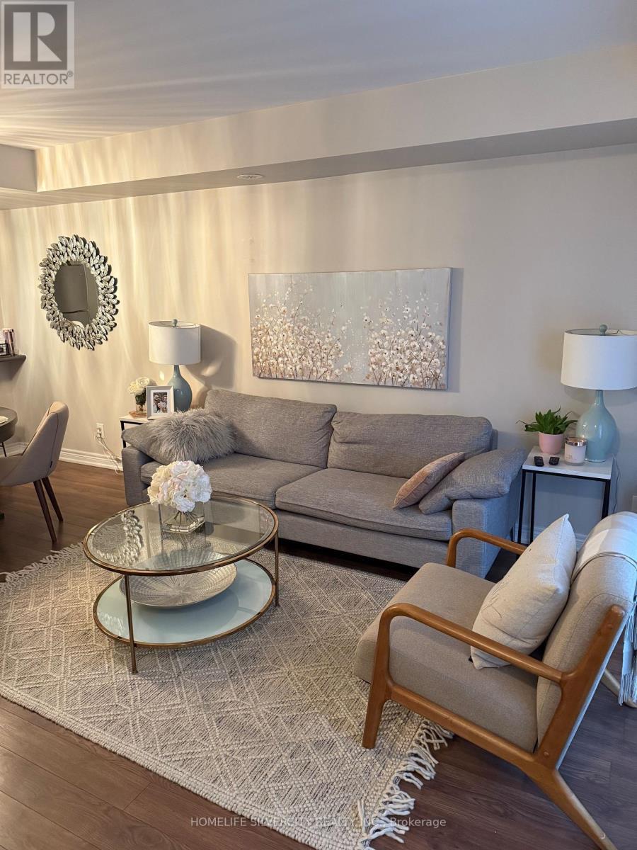 110 - 2 Dunsheath Way, Markham, ON - Indoor Photo Showing Living Room