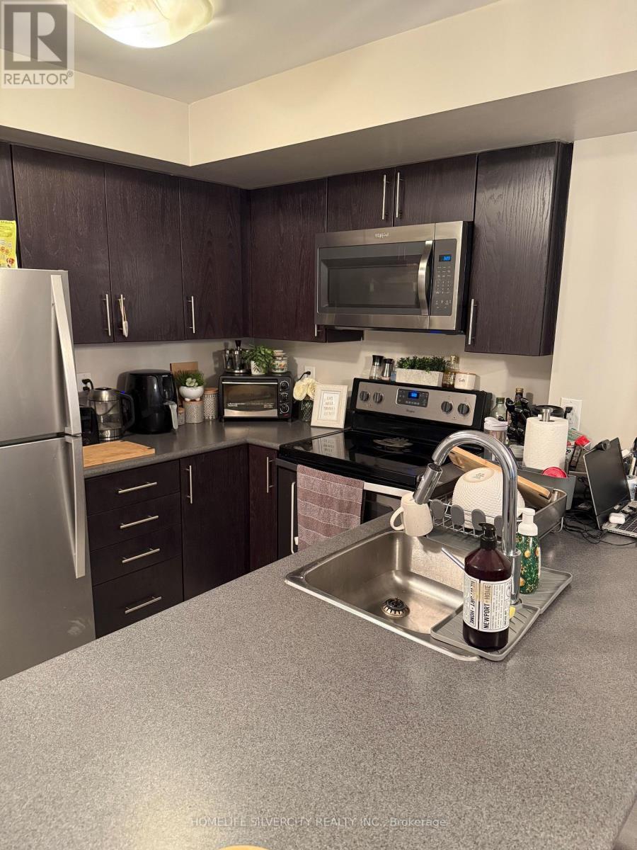 110 - 2 Dunsheath Way, Markham, ON - Indoor Photo Showing Kitchen