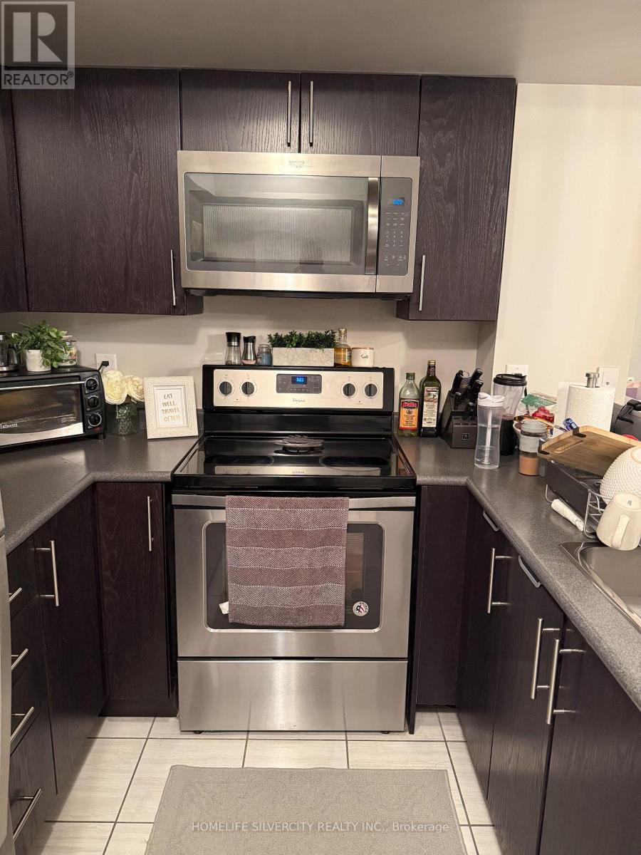 110 - 2 Dunsheath Way, Markham, ON - Indoor Photo Showing Kitchen