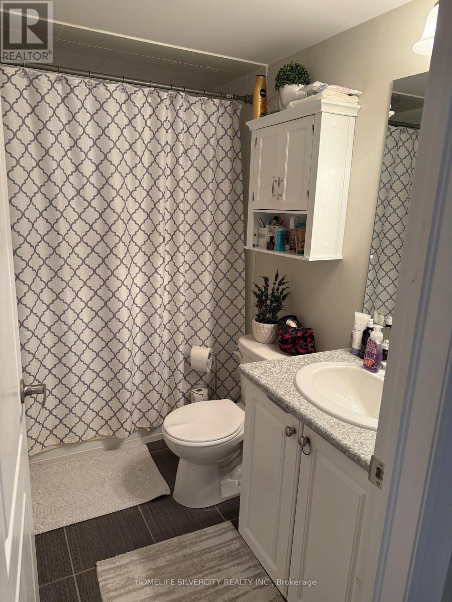 110 - 2 Dunsheath Way, Markham, ON - Indoor Photo Showing Bathroom