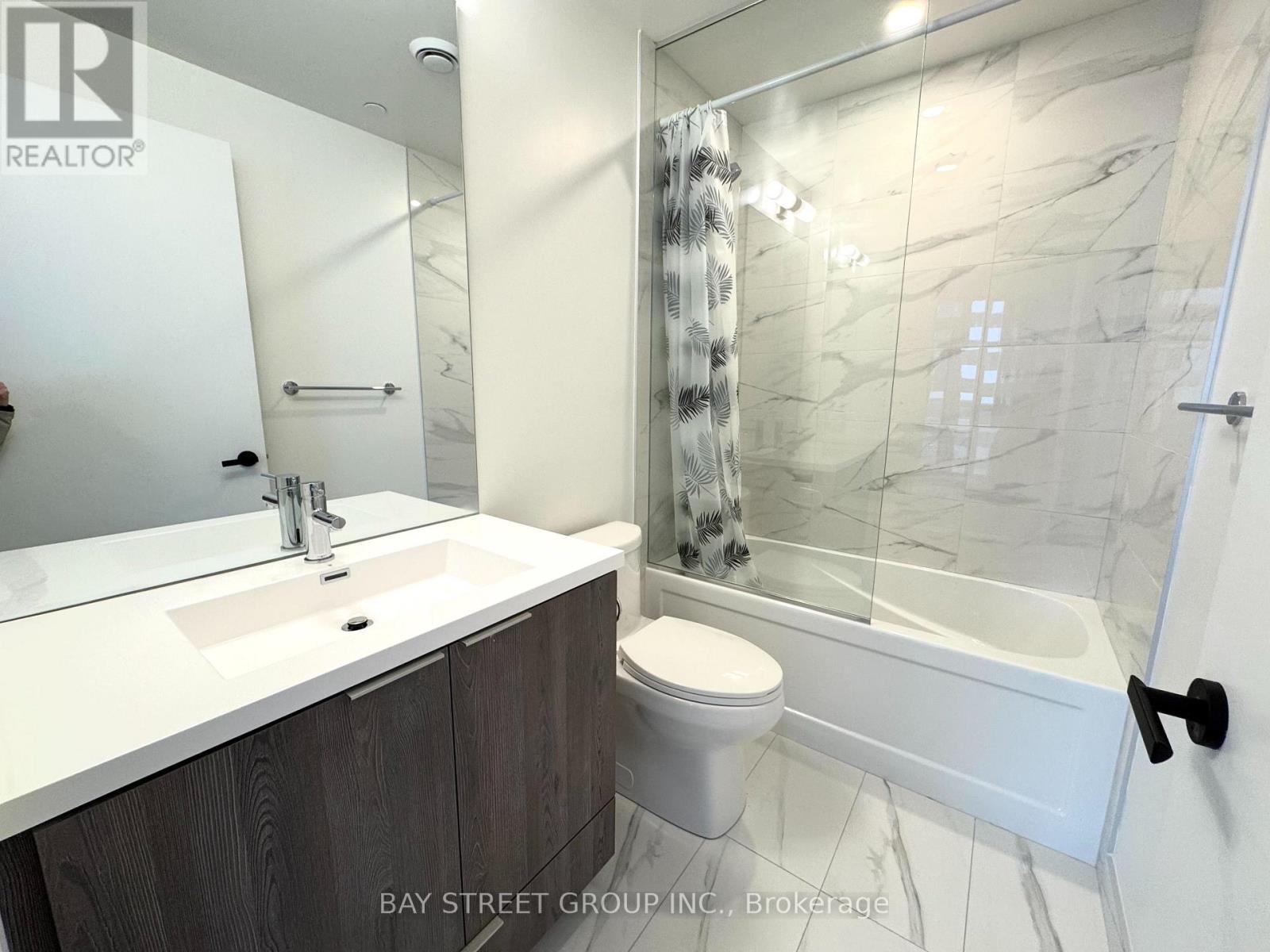 4601 - 8 Interchange Way, Vaughan, ON - Indoor Photo Showing Bathroom