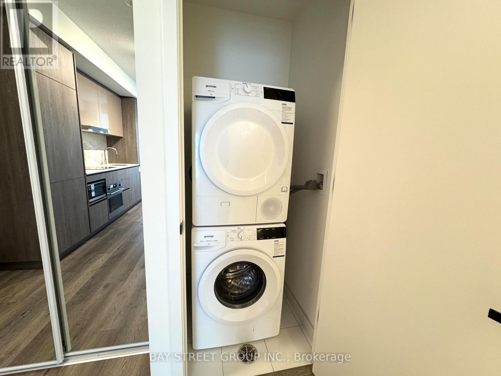 4601 - 8 Interchange Way, Vaughan, ON - Indoor Photo Showing Laundry Room