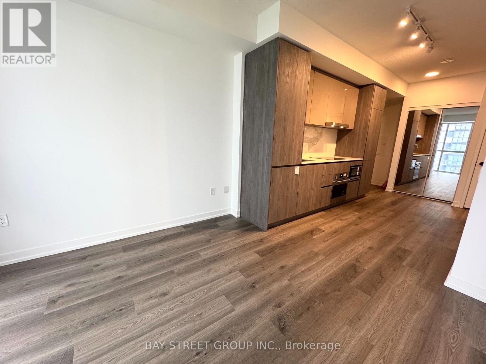 4601 - 8 Interchange Way, Vaughan, ON - Indoor