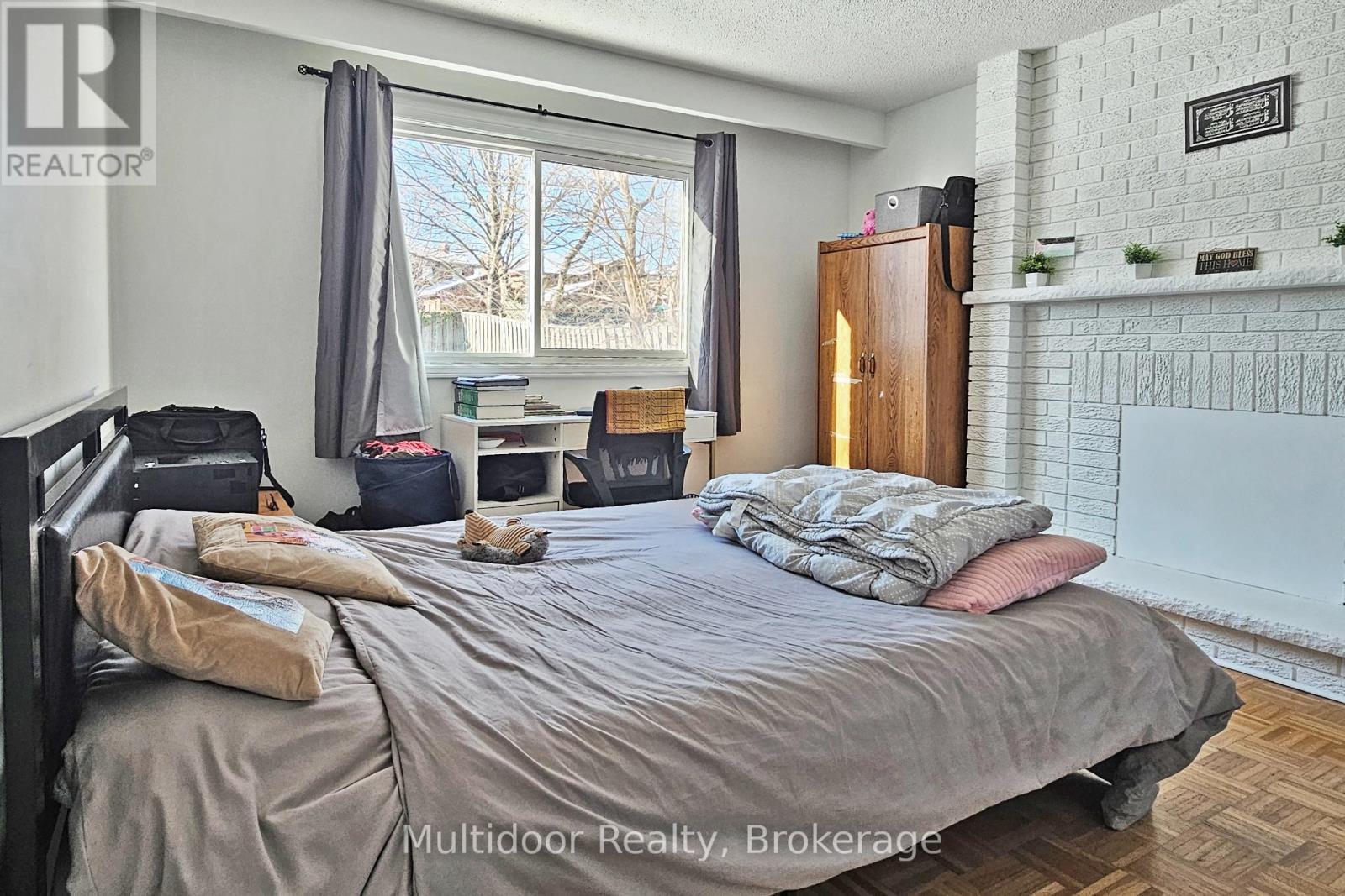 2594 Privet Court, Mississauga, ON - Indoor Photo Showing Bedroom