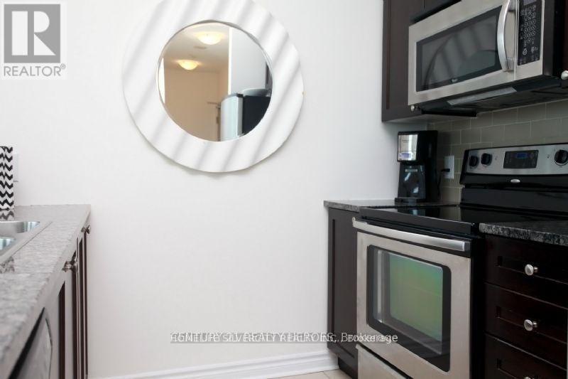 Ph 3605 - 3525 Kariya Drive, Mississauga, ON - Indoor Photo Showing Kitchen