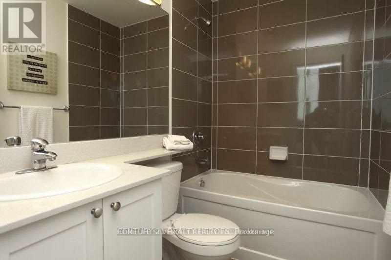 Ph 3605 - 3525 Kariya Drive, Mississauga, ON - Indoor Photo Showing Bathroom